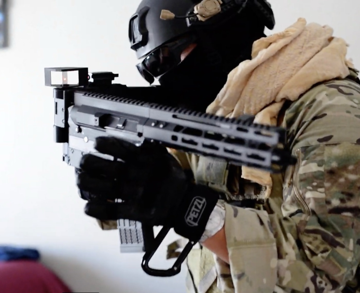 RedEagle platform: operator sighting a threat from behind cover